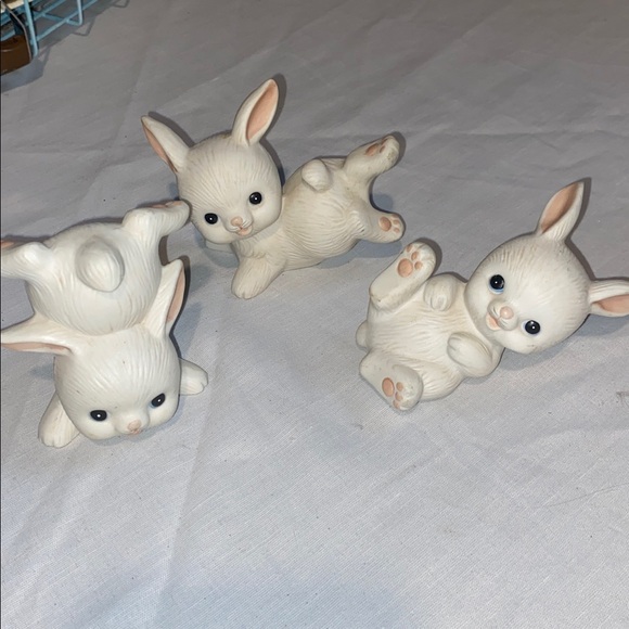 Vintage Homco ceramic bunnies/rabbits figurines 
Trio - Picture 10 of 10